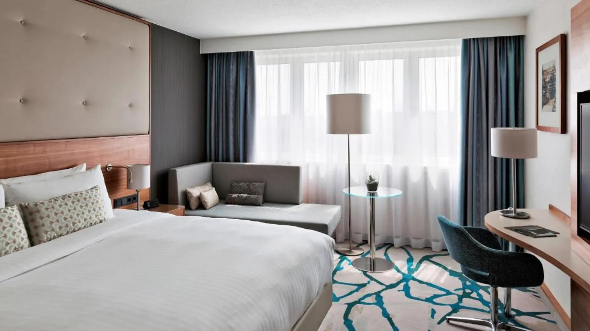 Marriott_Hotel_Vienna_Deluxe_Room.png