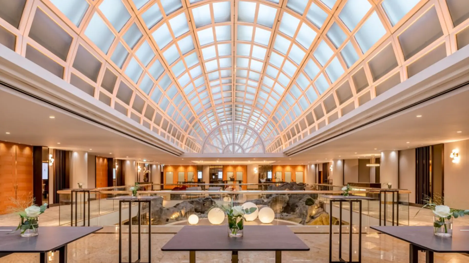 Marriott_Hotel_Vienna_Foyer.png