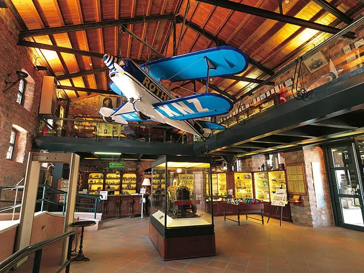 istanbul_rahmi_koc_museum_interior4.jpg
