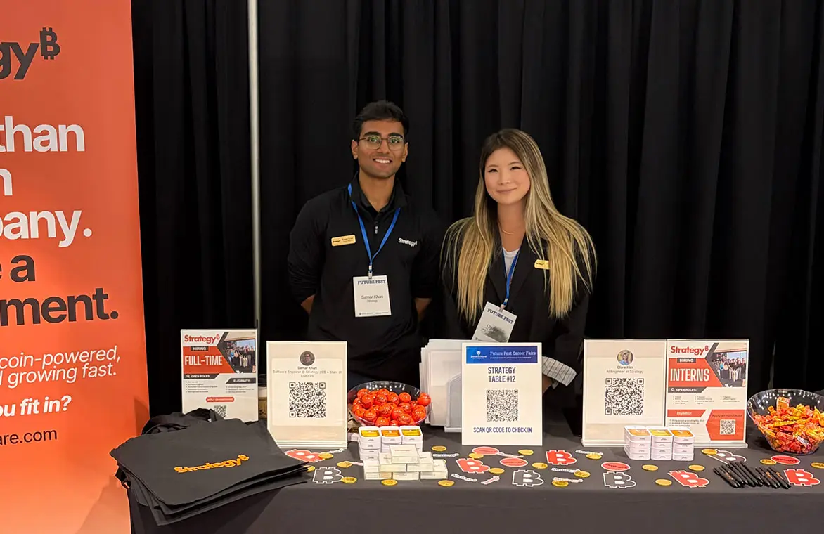 early-careers_career-fair-group.jpg
