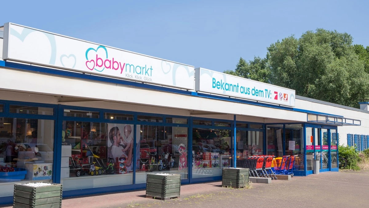 Photo of a babymarkt storefront in a shopping center