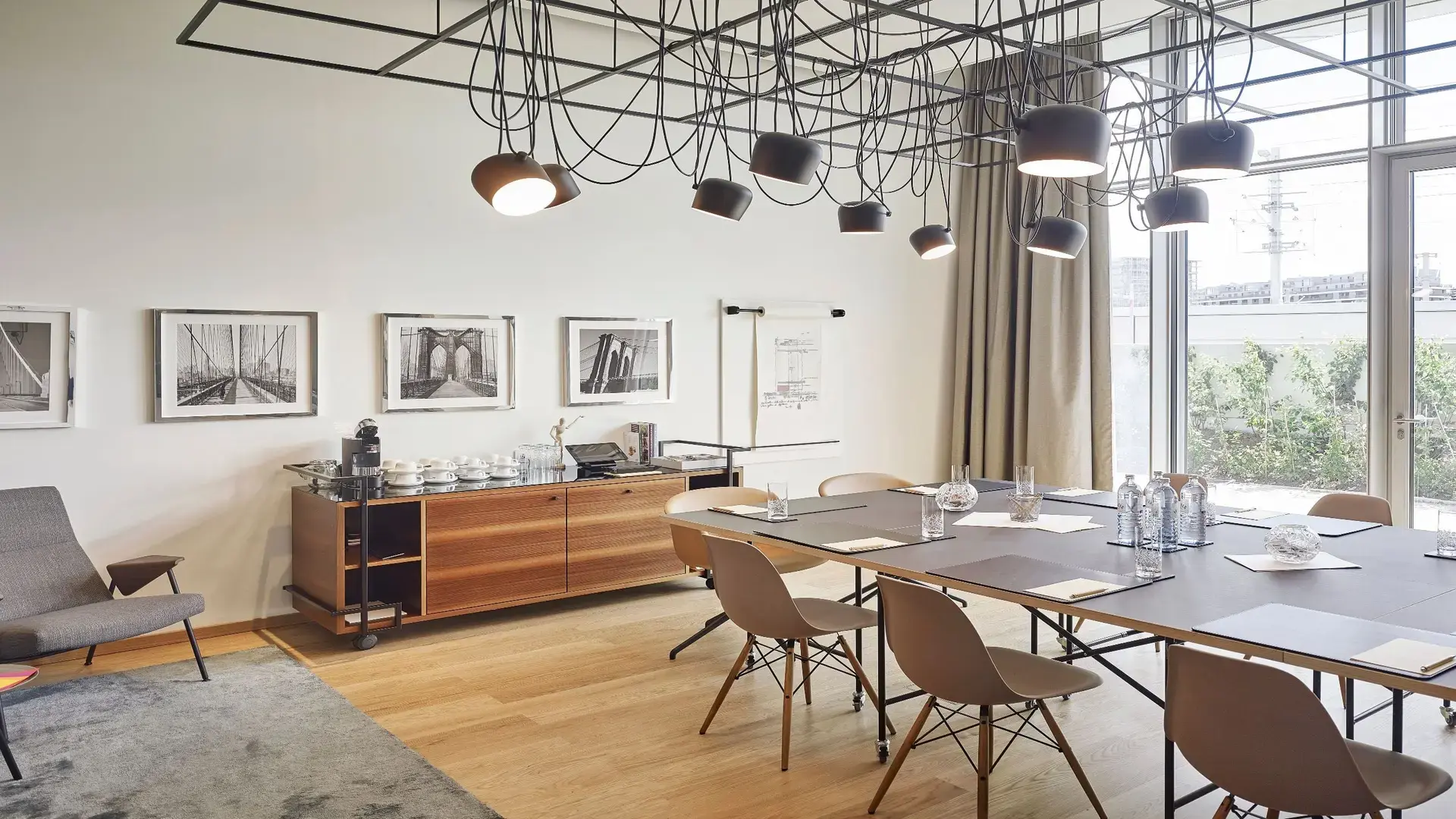 Andaz-Vienna-Am-Belvedere-P016-Architect-Meeting-Room.webp